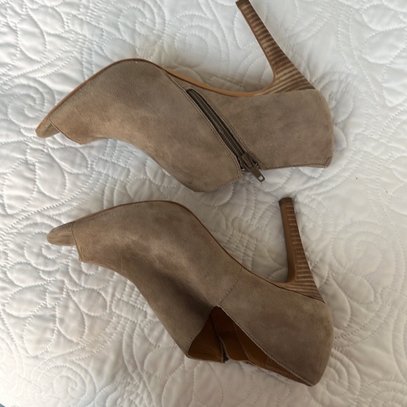 Audrey Brooke. Size 9.5. - Picture 5 of 7